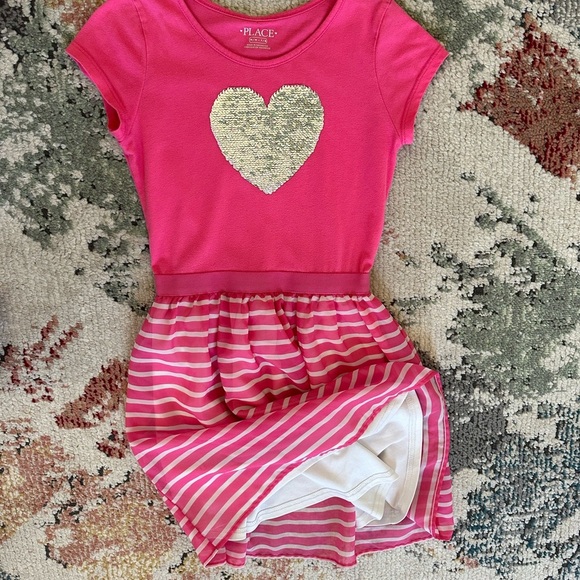 Place Girl’s Sequined Pink and Gold Silver Flowy Soft Heart Dress Size Medium - Picture 3 of 13